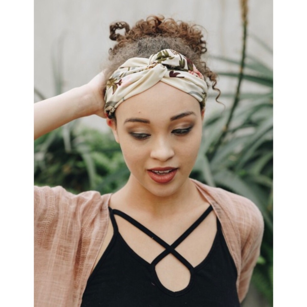 ❗️CLEARANCE❗️Bohemian Burgundy Floral Headband - Picture 3 of 4